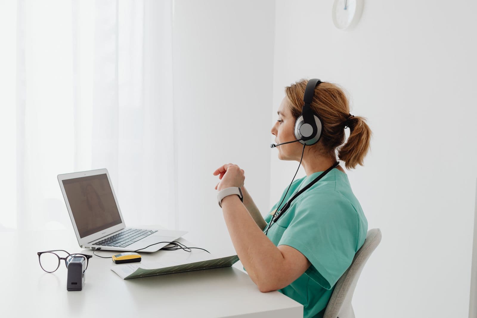 An Atlas MedTech specialist ready to take your call